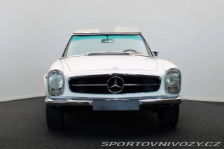 Mercedes-Benz SL 230 SL Pagoda z řady W113 1967