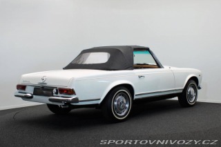 Mercedes-Benz SL 230 SL Pagoda z řady W113 1967