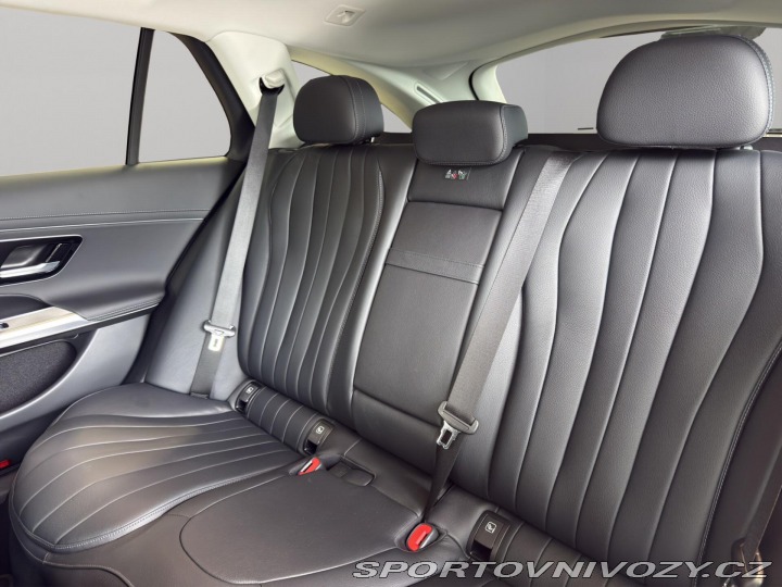 Mercedes-Benz E E 300 de 4MATIC kombi 2025