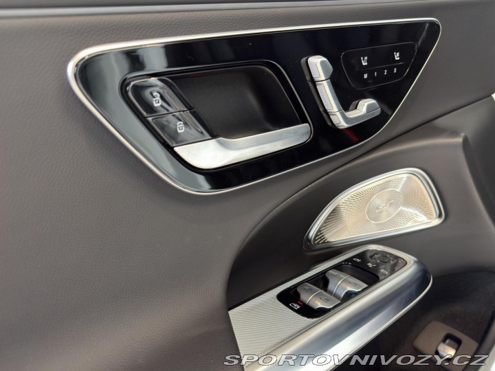 Mercedes-Benz E E 300 de 4MATIC kombi 2025