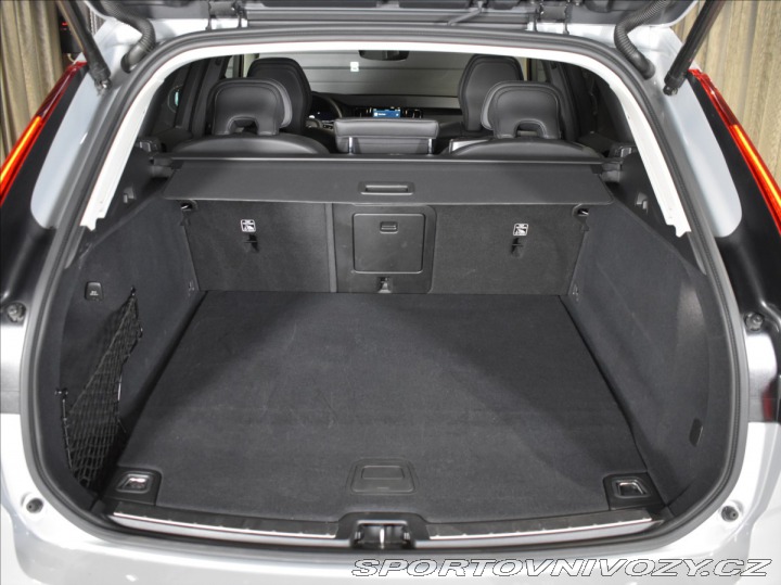 Volvo Ostatní modely XC60 2,0 T6 AWD Plus 2025