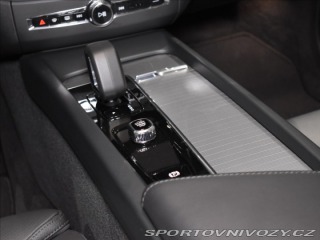 Volvo Ostatní modely XC60 2,0 T6 AWD Plus 2025