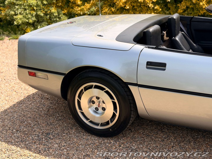 Chevrolet Corvette 5.7 V8 | Manuál 23 560mil 1986