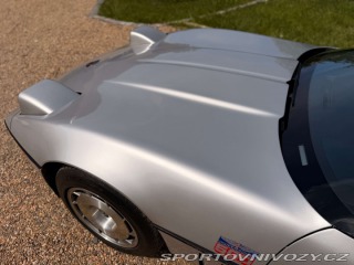 Chevrolet Corvette 5.7 V8 | Manuál 23 560mil 1986