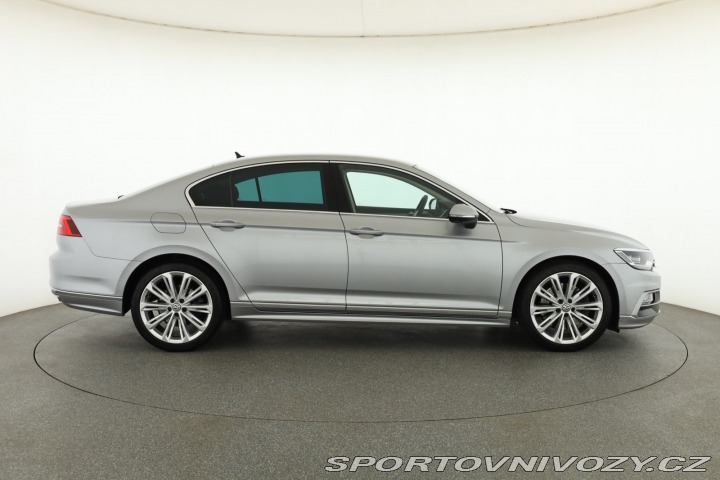 Volkswagen Ostatní modely Passat R-Line 2.0 TSI 2020