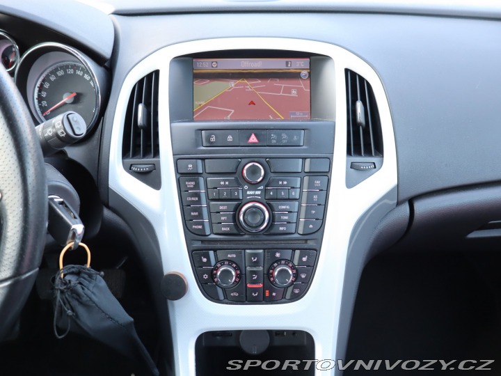 Opel Astra 1.6 T 2012
