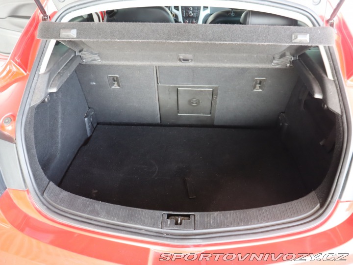 Opel Astra 1.6 T 2012