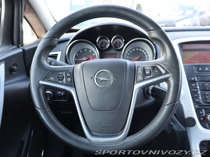 Opel Astra 1.6 T 2012