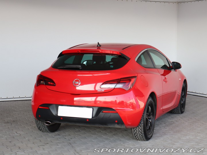 Opel Astra 1.6 T 2012