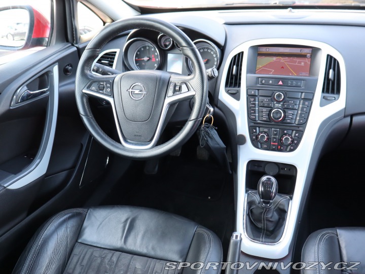Opel Astra 1.6 T 2012