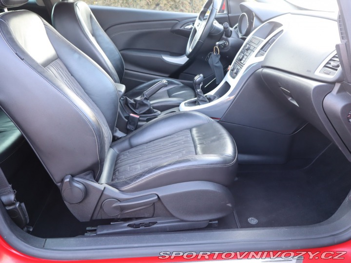 Opel Astra 1.6 T 2012