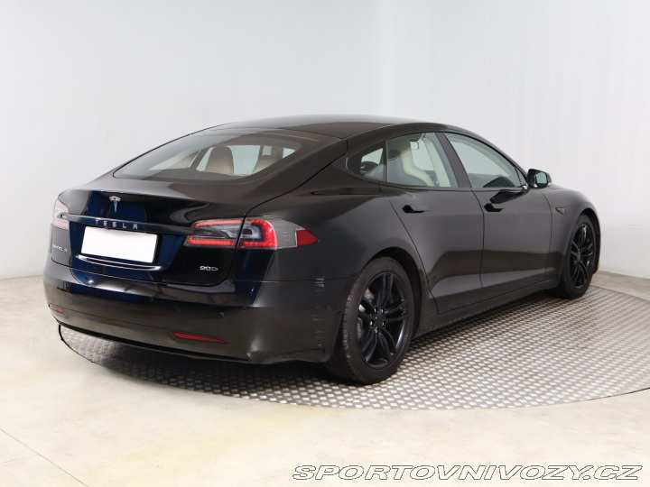 Tesla Model S 90D 2017