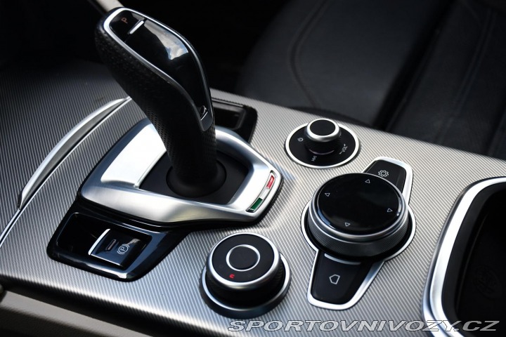 Alfa Romeo Stelvio 2.0Tbi 206kW VELOCE 2020