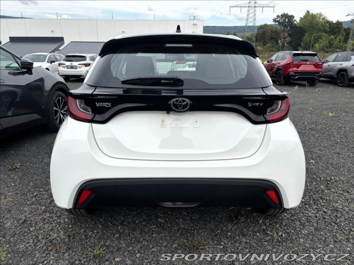 Toyota Yaris 1,5   Comfort HEV 116 CVT 1800