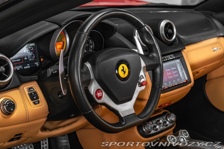 Ferrari California ROSSO CORSA/KAMERA/ 2010