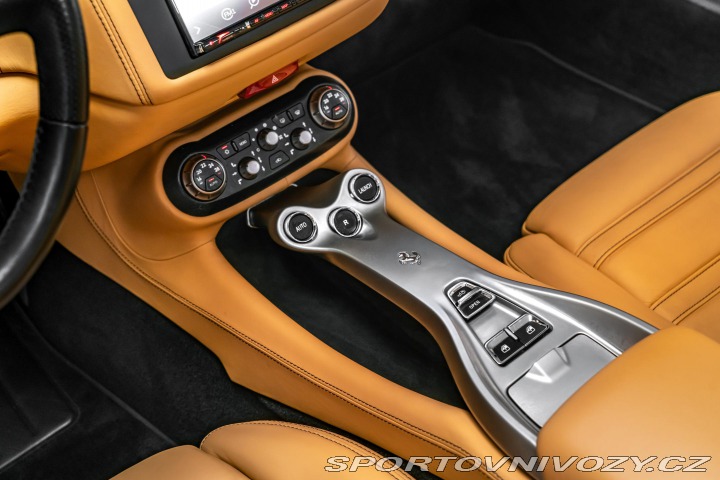 Ferrari California ROSSO CORSA/KAMERA/ 2010