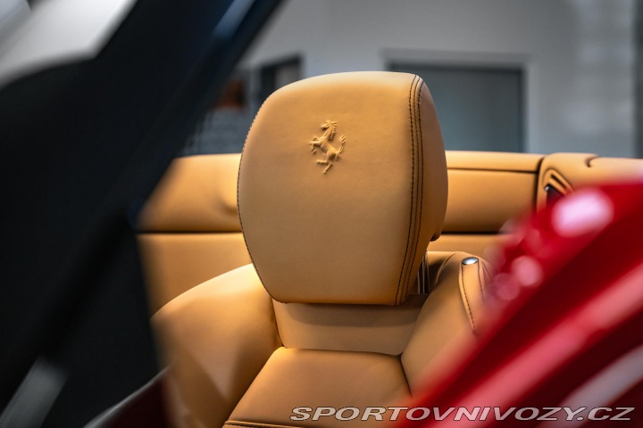 Ferrari California ROSSO CORSA/KAMERA/ 2010