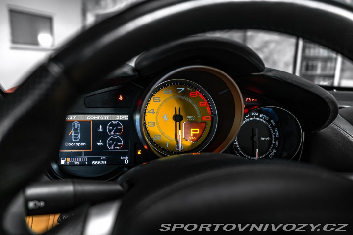 Ferrari California ROSSO CORSA/KAMERA/ 2010