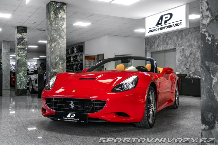 Ferrari California ROSSO CORSA/KAMERA/ 2010