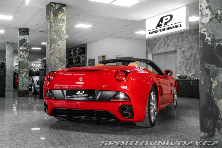 Ferrari California ROSSO CORSA/KAMERA/ 2010