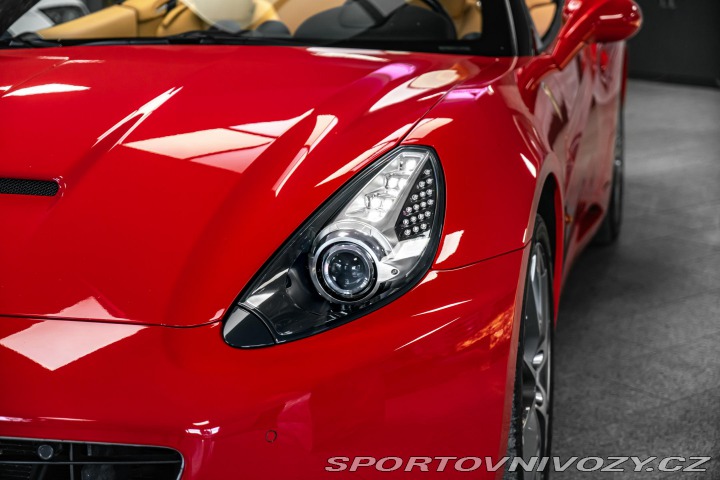 Ferrari California ROSSO CORSA/KAMERA/ 2010