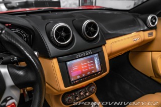 Ferrari California ROSSO CORSA/KAMERA/ 2010