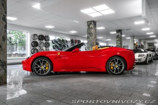 Ferrari California ROSSO CORSA/KAMERA/ 2010