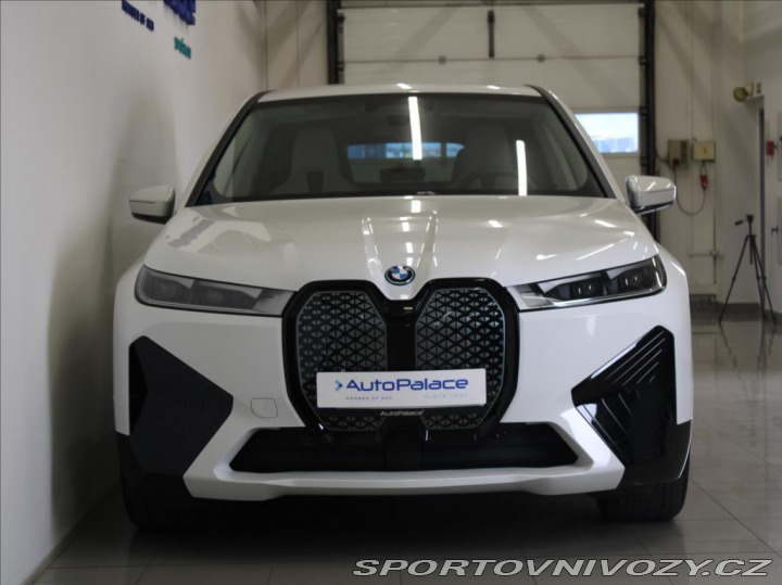 BMW iX 0,1 xDrive50 H/K 1.maj.ČR 2023