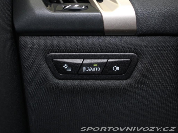 BMW iX 0,1 xDrive50 H/K 1.maj.ČR 2023