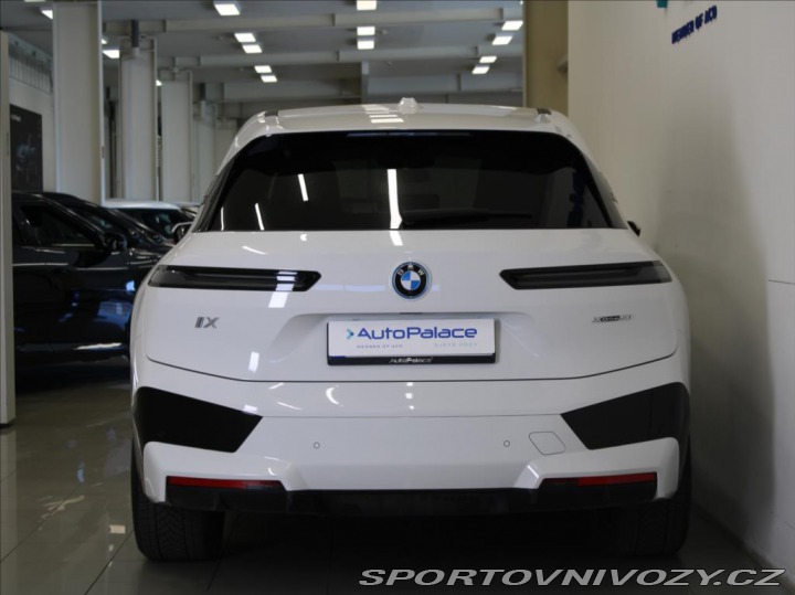 BMW iX 0,1 xDrive50 H/K 1.maj.ČR 2023
