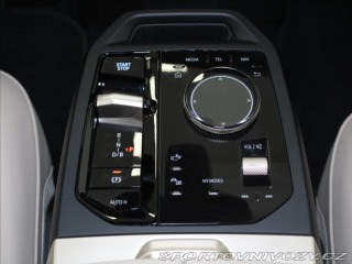 BMW iX 0,1 xDrive50 H/K 1.maj.ČR 2023