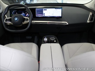 BMW iX 0,1 xDrive50 H/K 1.maj.ČR 2023