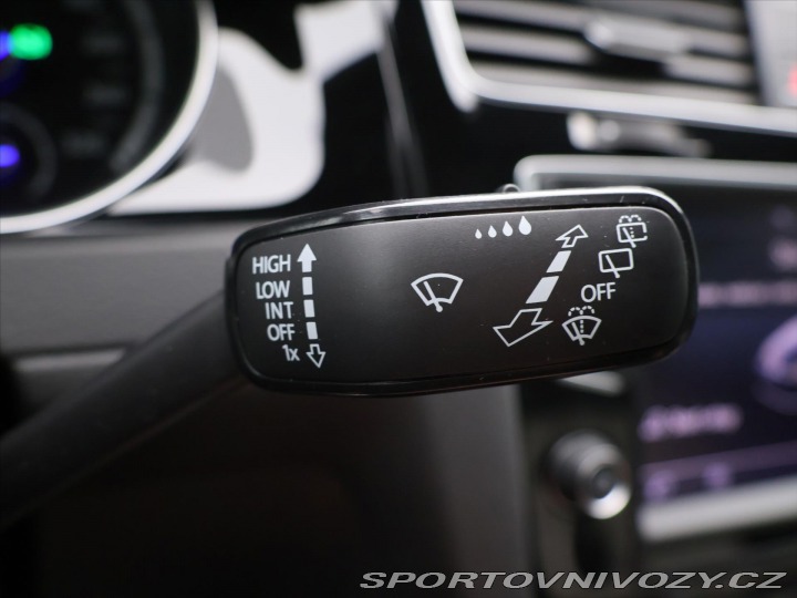 Volkswagen Golf 2,0 TSI R 221kW 4Motion D 2015