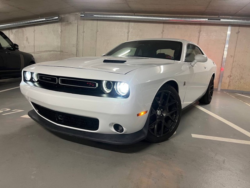 Dodge Challenger 6,4 ScatPack SRT