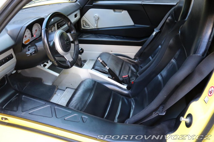 Opel Speedster 2.2 16V 108kW 23 TIS KM Č 2002