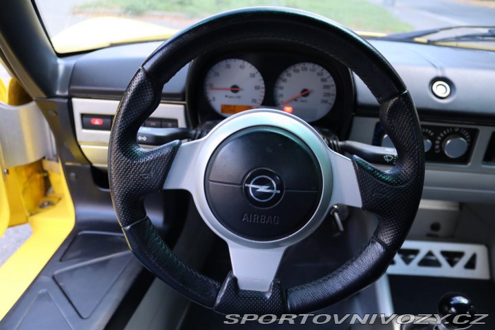 Opel Speedster 2.2 16V 108kW 23 TIS KM Č 2002