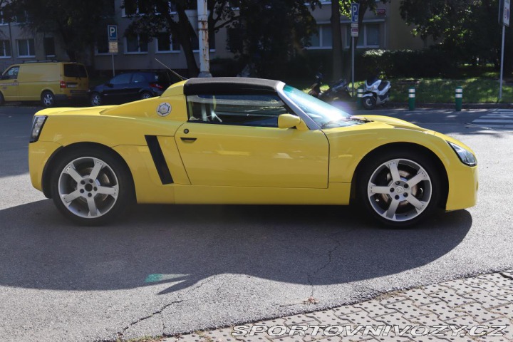 Opel Speedster 2.2 16V 108kW 23 TIS KM Č 2002