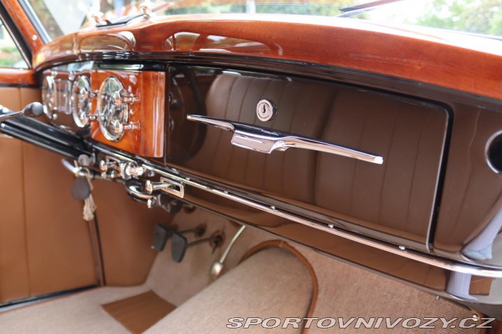 Mercedes-Benz Ostatní modely W187 220B CABRIO 1952