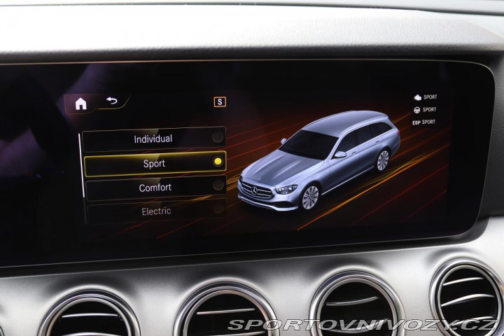 Mercedes-Benz E E 300e PLUG-IN HYBRID KOM 2021
