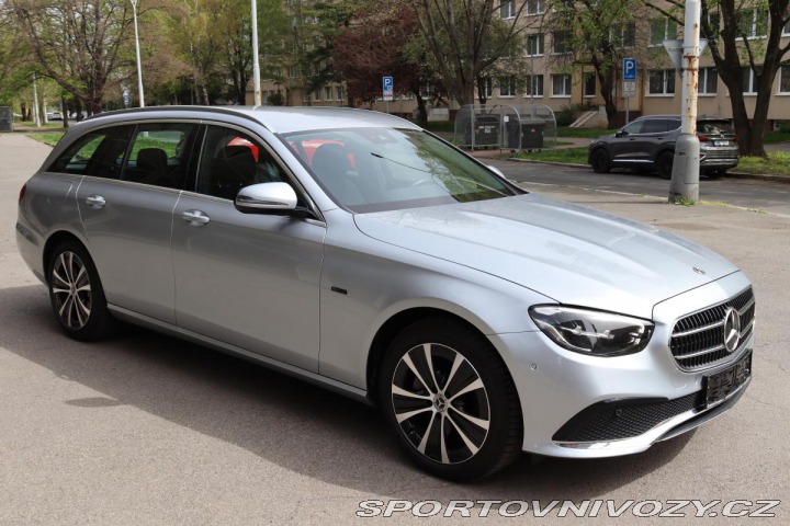 Mercedes-Benz E E 300e PLUG-IN HYBRID KOM 2021