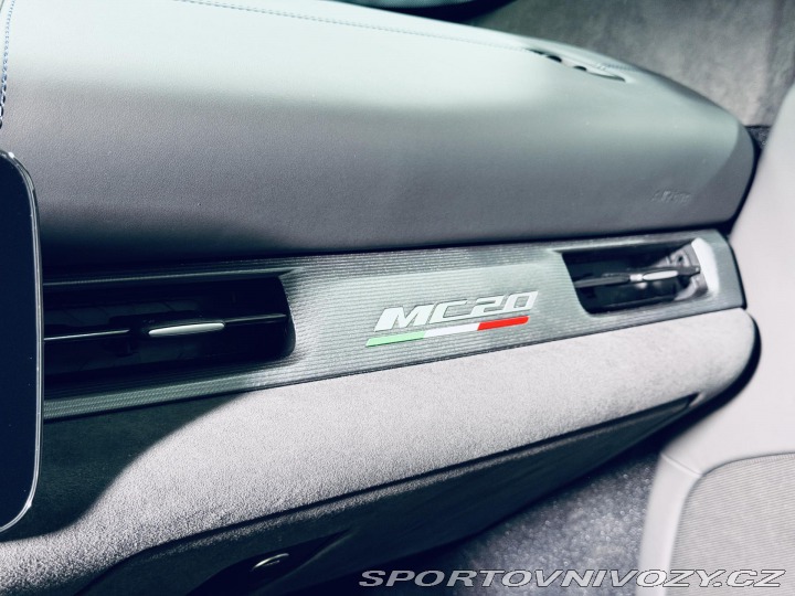 Maserati MC20 NOVITEC Bianco REZERVACE 2021