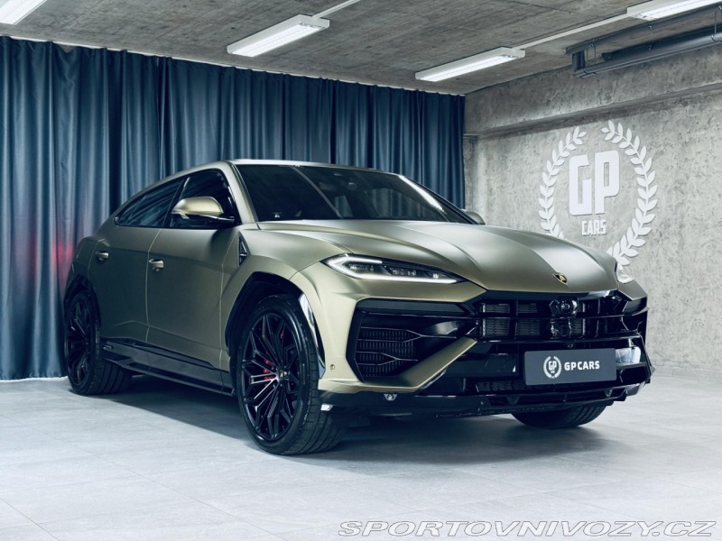 Lamborghini Urus SE*NOVÉ*MAT*AKRAPOVIC*