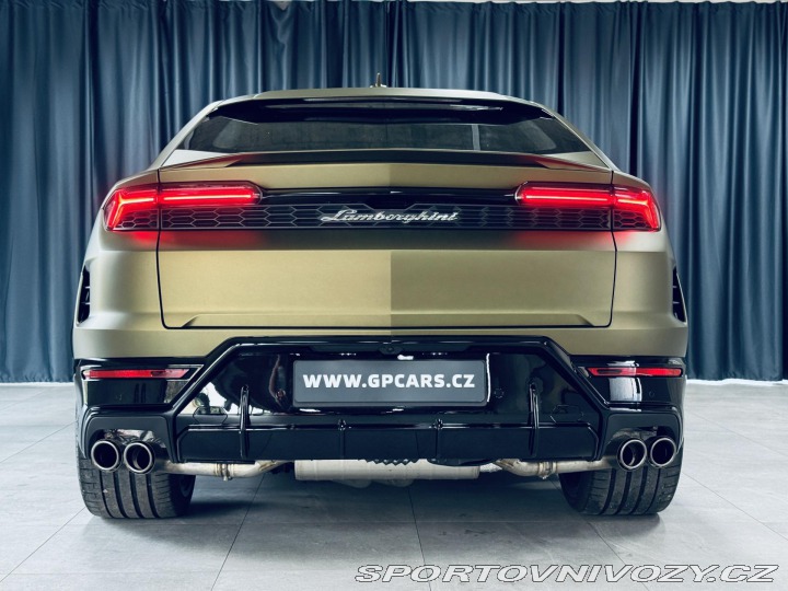 Lamborghini Urus SE*NOVÉ*MAT*AKRAPOVIC* 2025