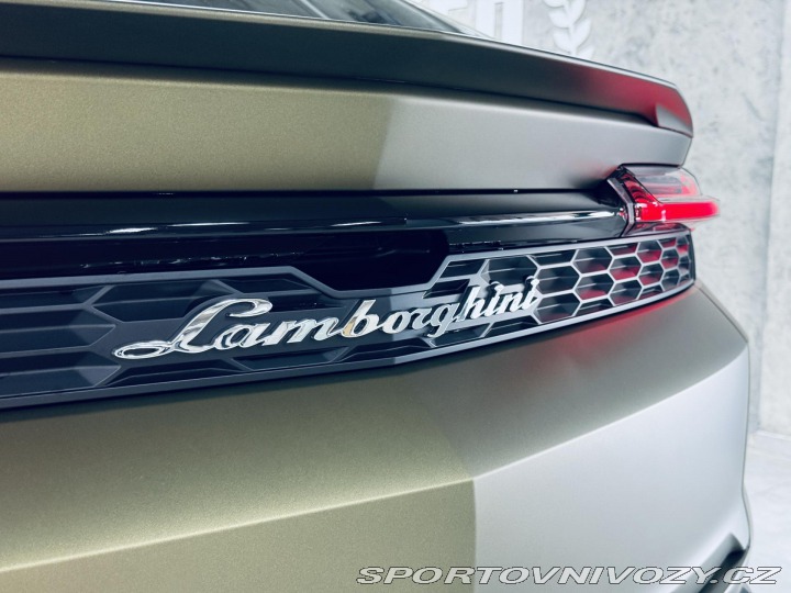 Lamborghini Urus SE*NOVÉ*MAT*AKRAPOVIC* 2025