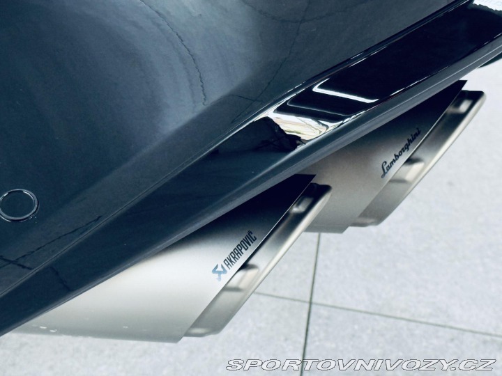Lamborghini Urus SE*NOVÉ*MAT*AKRAPOVIC* 2025