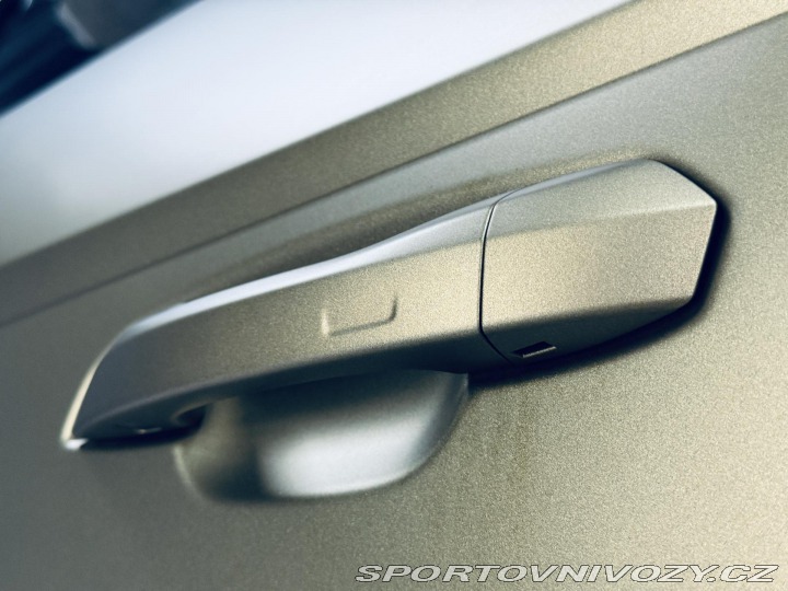 Lamborghini Urus SE*NOVÉ*MAT*AKRAPOVIC* 2025