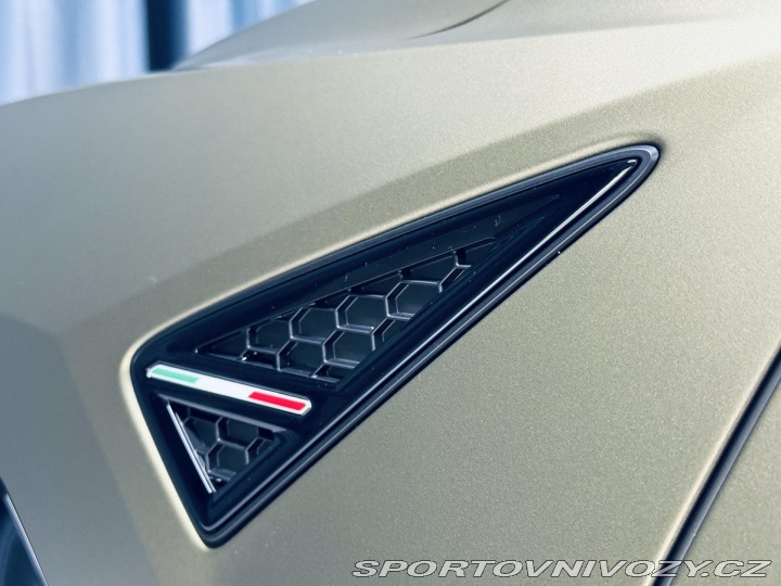 Lamborghini Urus SE*NOVÉ*MAT*AKRAPOVIC* 2025