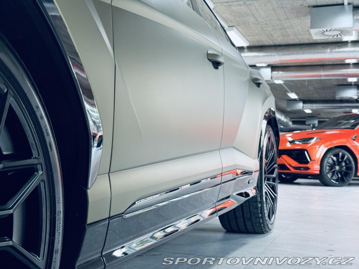 Lamborghini Urus SE*NOVÉ*MAT*AKRAPOVIC* 2025