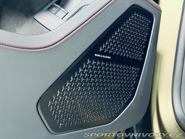 Lamborghini Urus SE*NOVÉ*MAT*AKRAPOVIC* 2025