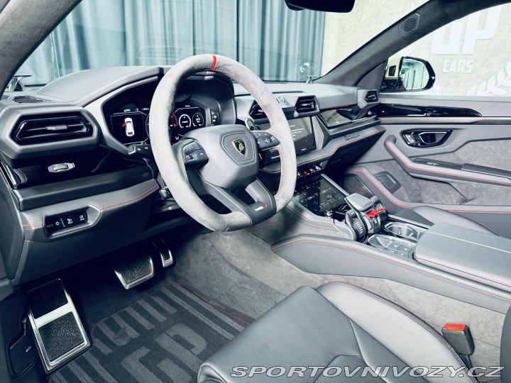 Lamborghini Urus SE*NOVÉ*MAT*AKRAPOVIC* 2025